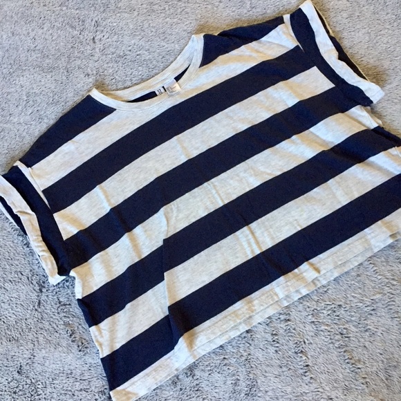 NOT FOR SALE RIGHT NOW! Navy Blue/Cream Striped H&M Crop Top Size L - Picture 1 of 8